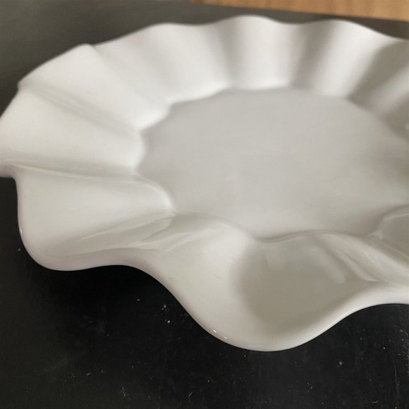 Vintage Ruffled Plate made in Portugal White heavy mark on bottom - Picture 2 of 6
